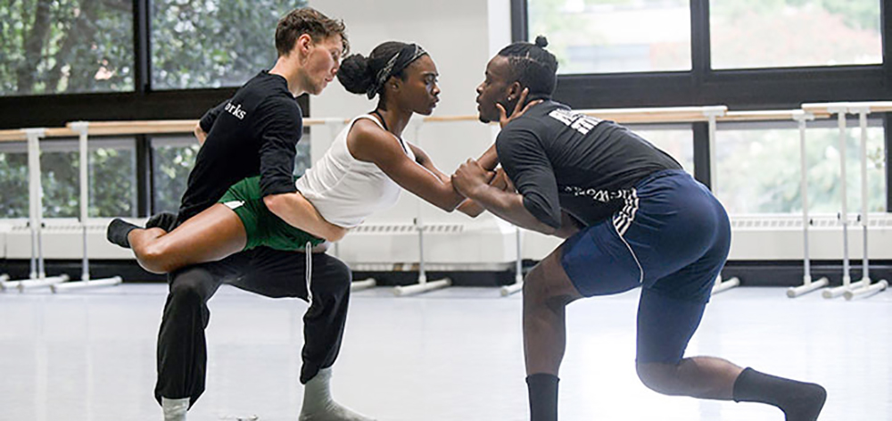 School of Dance alumna, Kim Davis, now with DanceWorks Chicago, returns to the Mason campus for a masterclass with the dance students. Photo by Evan Cantwell/Creative Services.